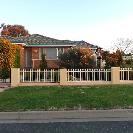 The Garden House Villa Tamworth Exterior photo